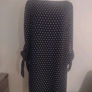 Tahari Size 8 Black Dress with White Dot Print 3/4 Tie Sleeve Lined Midi Dress